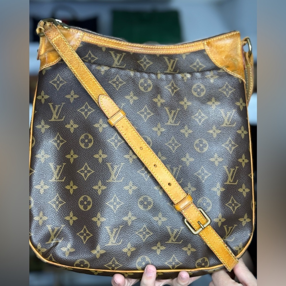 LV RARE CROSSBODY
